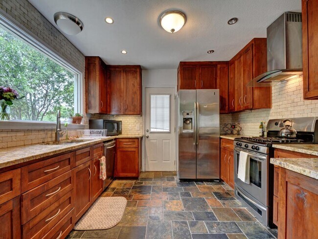 Building Photo - 5505 Avenue F