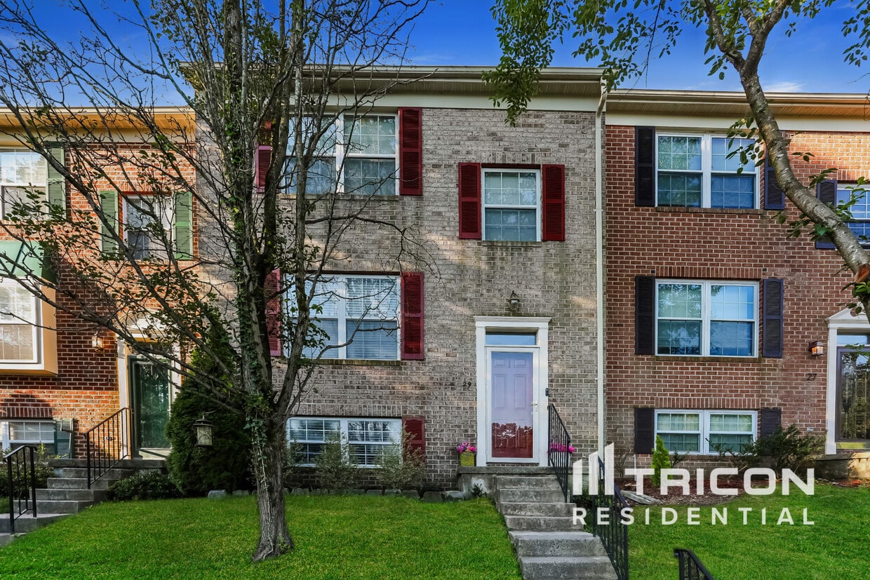 Primary Photo - 29 Beaver Pond Cir