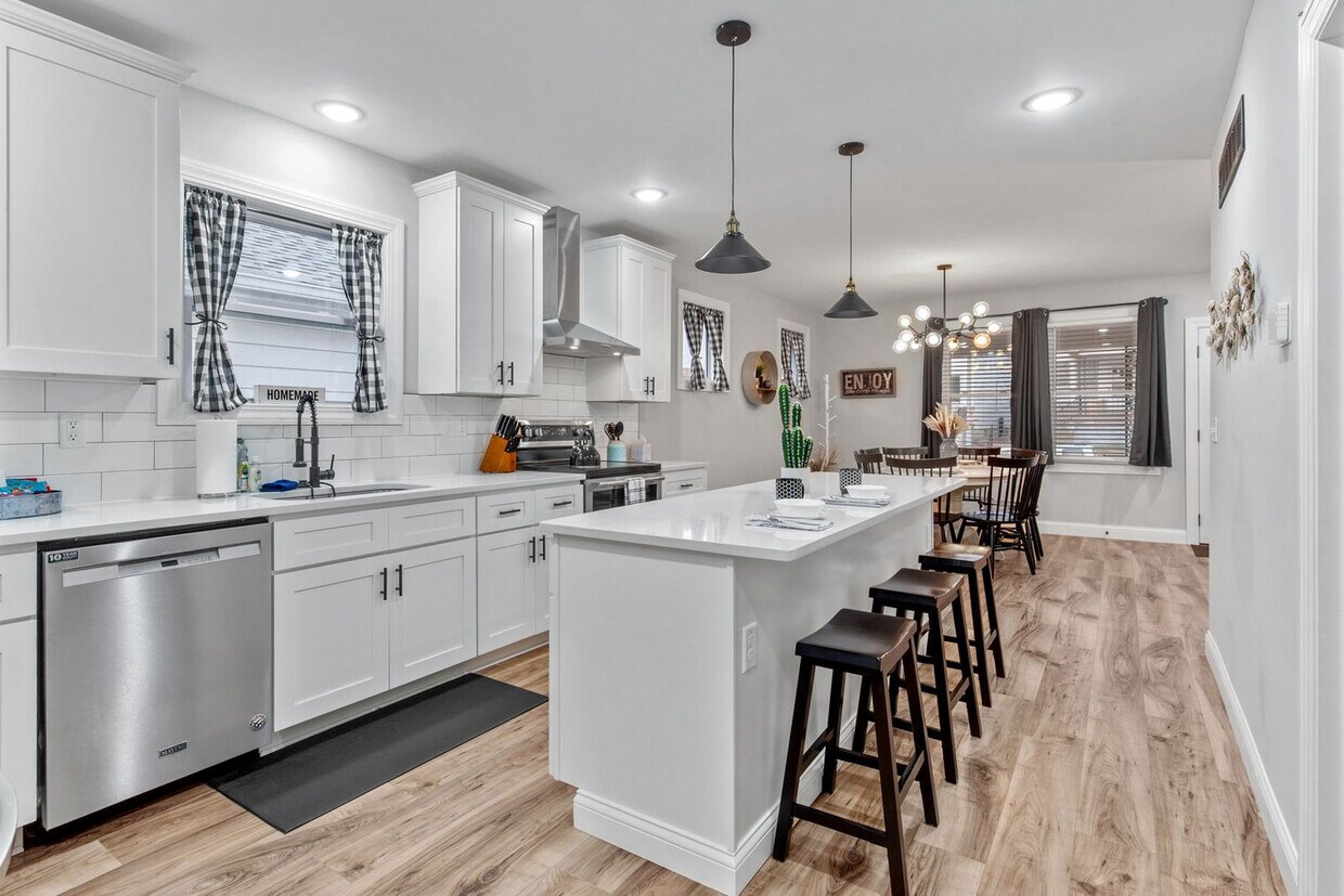 Foto principal - 4456 Bingham Ave