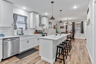 Building Photo - 4456 Bingham Ave