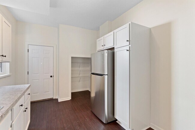 Foto del edificio - Coming Soon 4-Bedrooms 1.5 Bath Home - Yor...