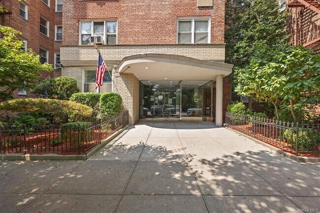 Foto del edificio - 4295 Webster Ave