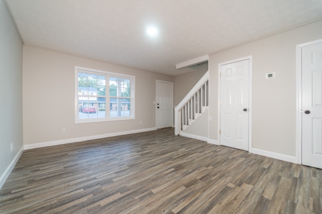 Building Photo - 162 Cumberland Rd