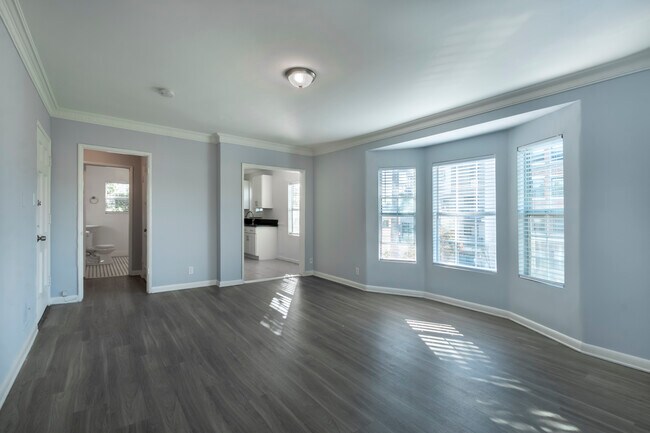 Foto del edificio - 3254 James M Wood Blvd