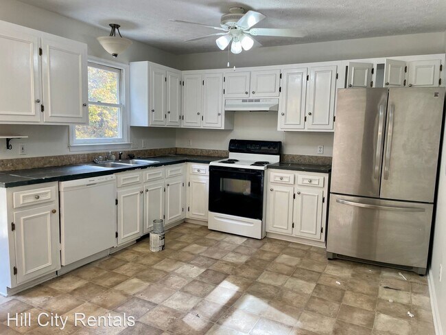Building Photo - 3 br, 2.5 bath House - 104 Whispering Pine...