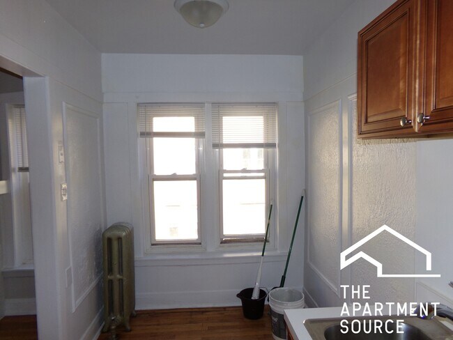 Foto del edificio - 6530 N Lakewood Ave