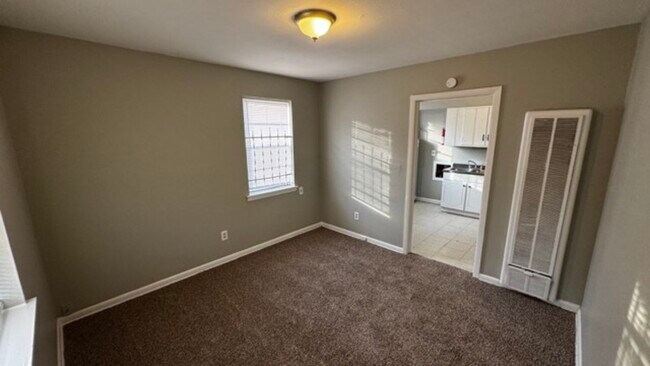 Foto del edificio - 832 Whitford Pl