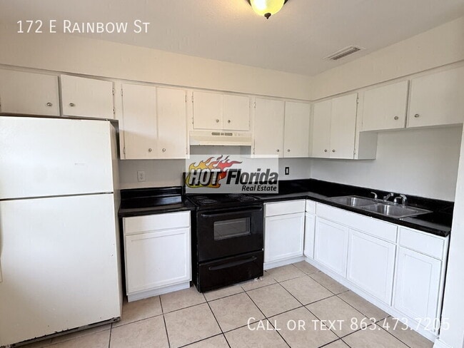 Building Photo - 172 E Rainbow St