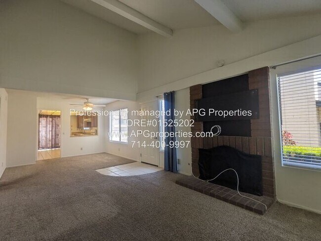 Foto del edificio - 2 Bedroom 2 Bathroom End Unit Townhouse in...