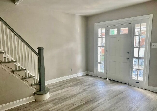 Building Photo - 2 Bedroom Home