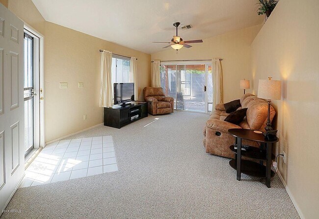 Foto del edificio - CLEAN AND READY TO RENT