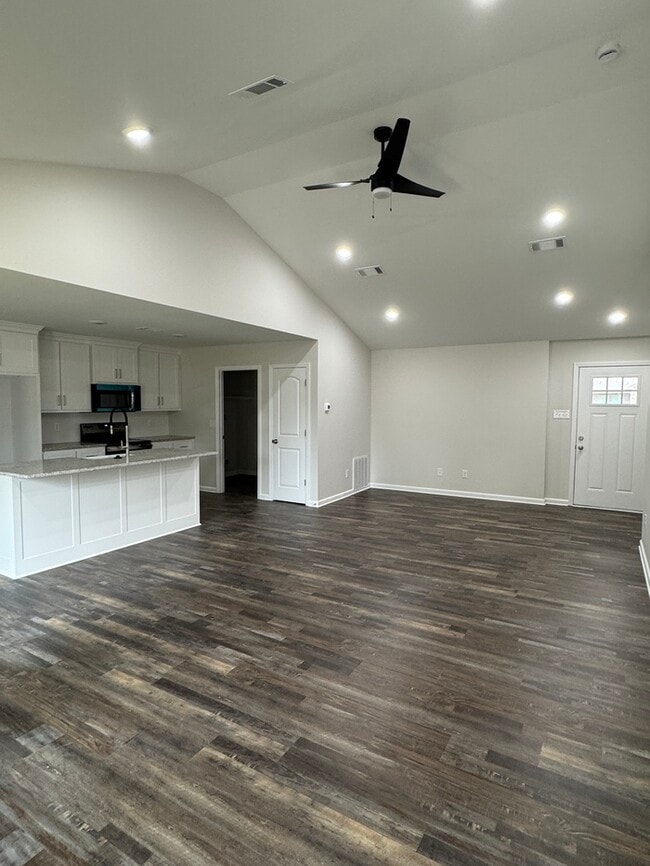 Foto del edificio - 20 Edward Dr