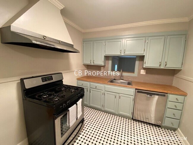 Building Photo - 907 Echles St