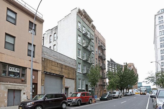 Building Photo - 452 W 36th St
