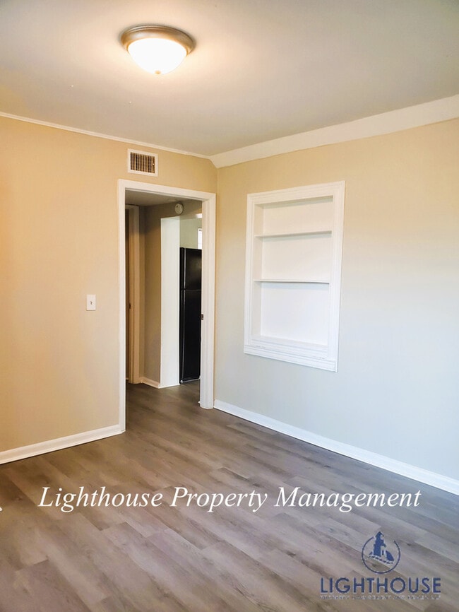 Foto del edificio - NEWLY RENOVATED 3 bed/2 bath!