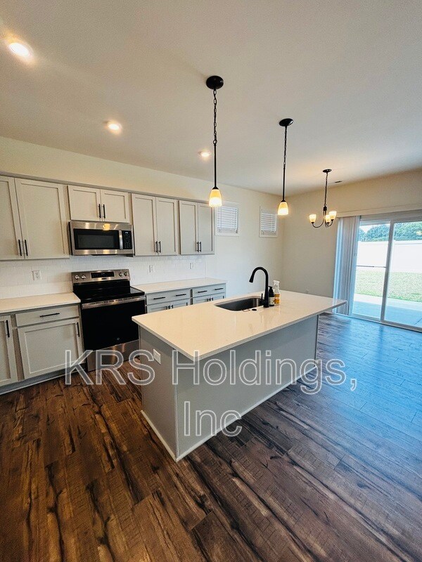 Building Photo - 2220 Patrick Dr