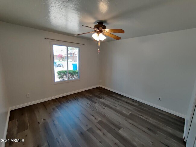 Foto del edificio - 1605 E Palmcroft Dr