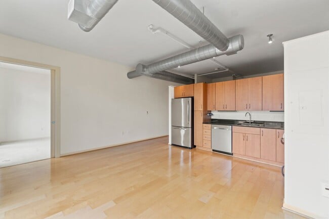 Building Photo - Madrigal Lofts in Mt Vernon Triangle | 2 Bed | 2 Bath | 920 Sf | Balcony | 1 Garage Parking Space