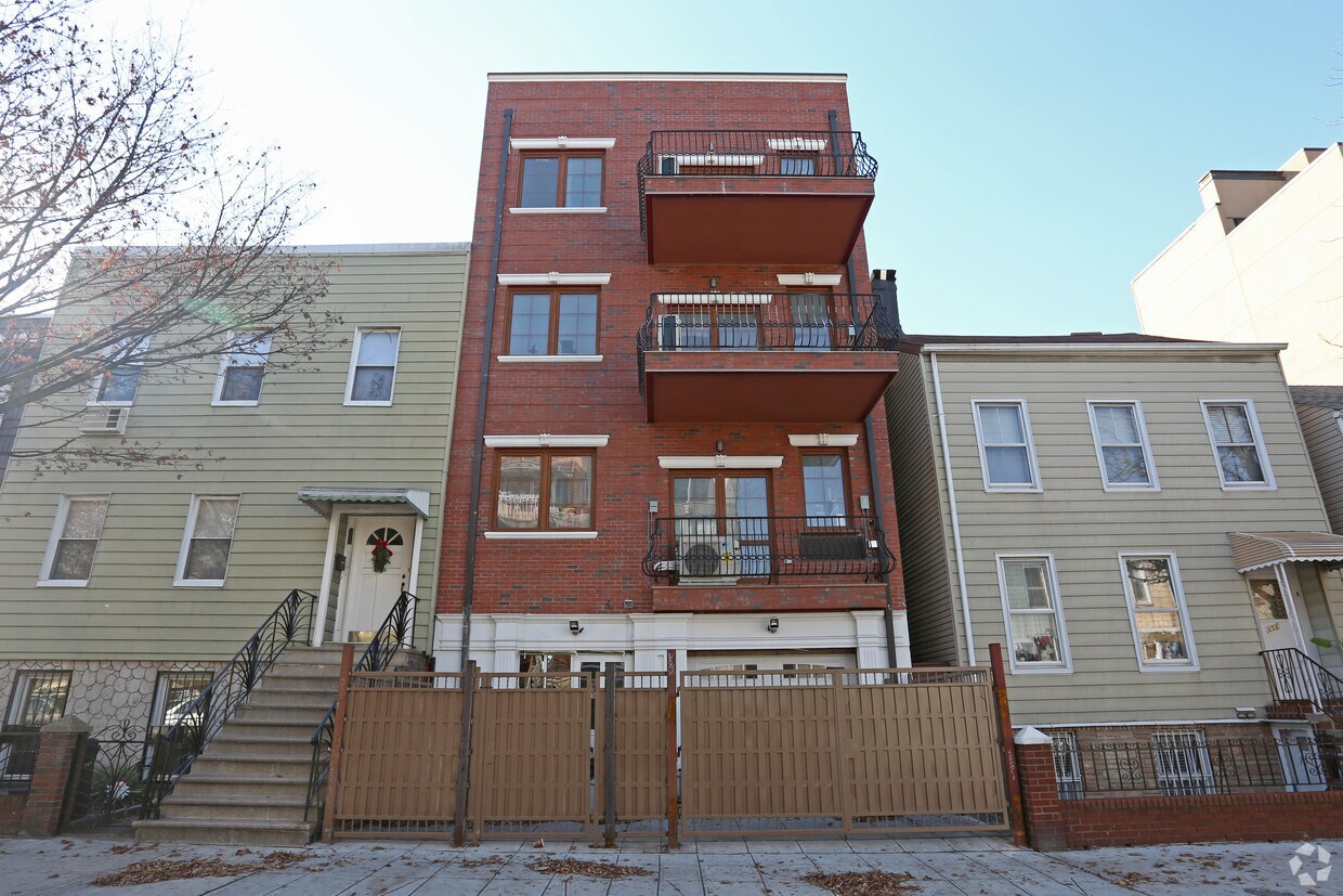 Building Photo - 149 Newell St