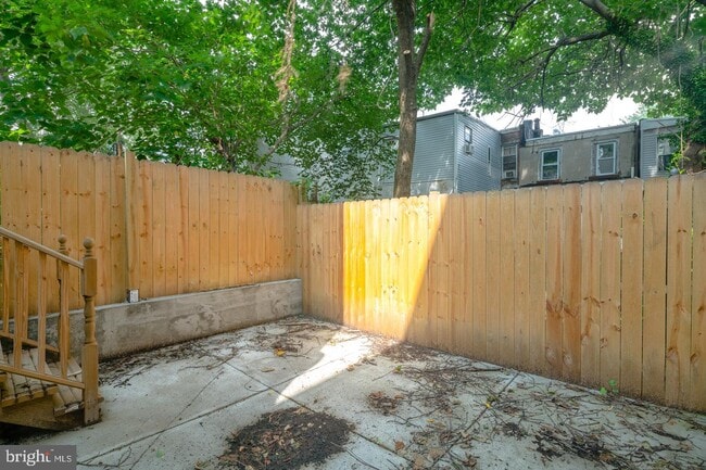 Building Photo - 321 N Preston St