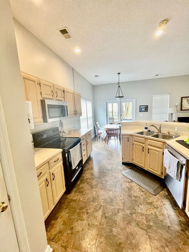 Foto del edificio - Charming Three Bedroom Home in Mt Pleasant