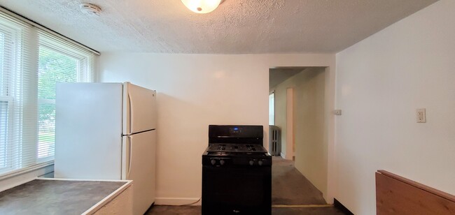 Building Photo - 414 Oneida St