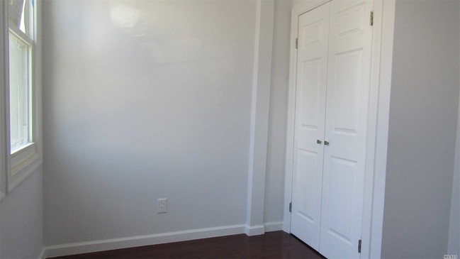 Building Photo - 357 Linwood St