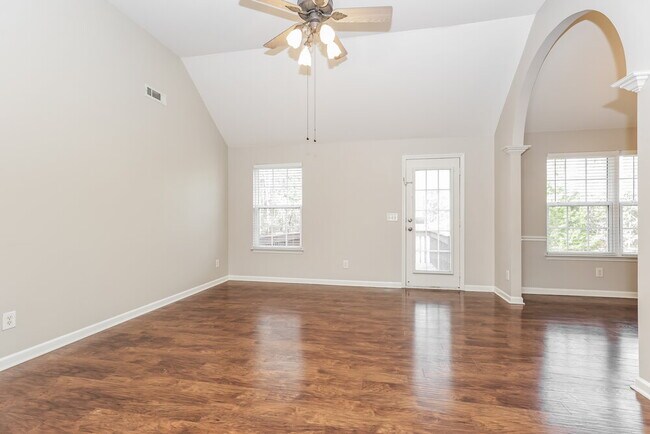 Foto del edificio - 624 Butternut Trace