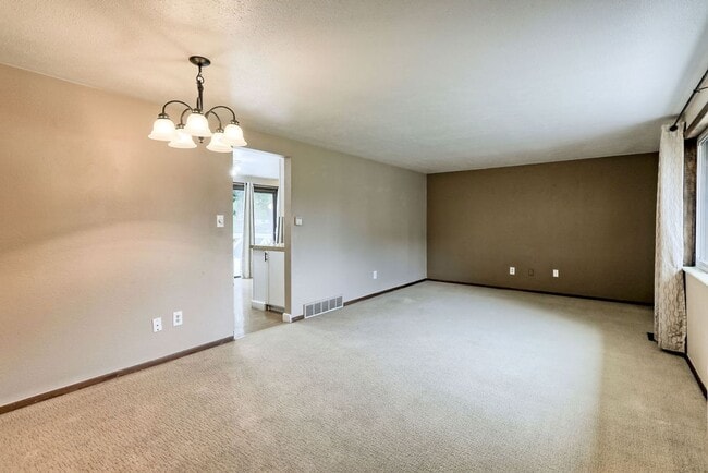 Foto del edificio - 2 Bedroom Ranch in Loveland with finished ...