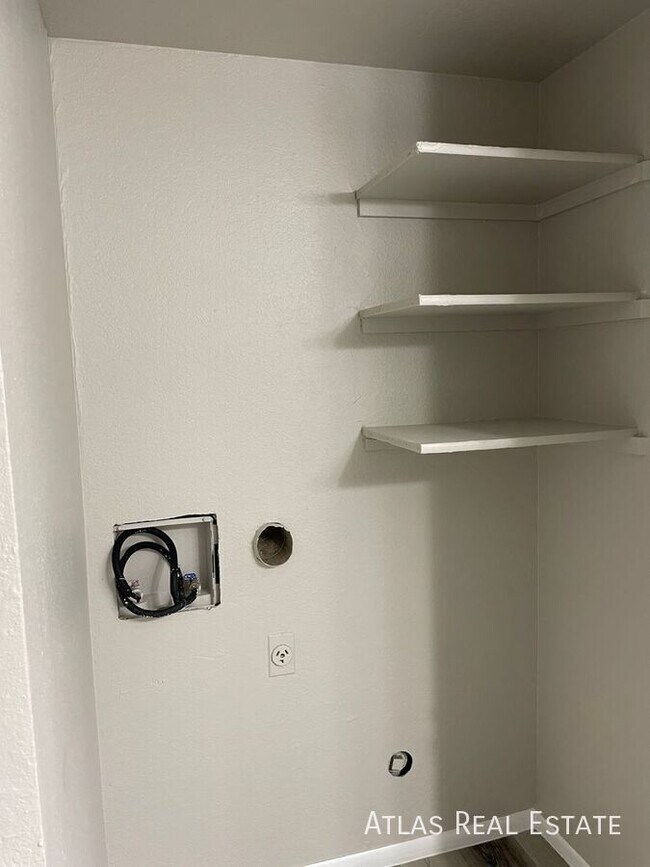 Foto del edificio - 465 W Ivyglen St