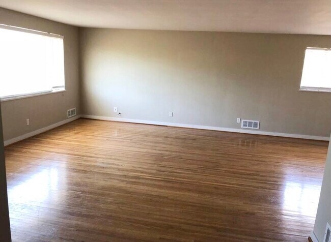 Living room - 71 Rand Ave