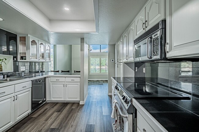 Building Photo - 3BD, 2.5BA Arapahoe Lake Park Townhome Nea...