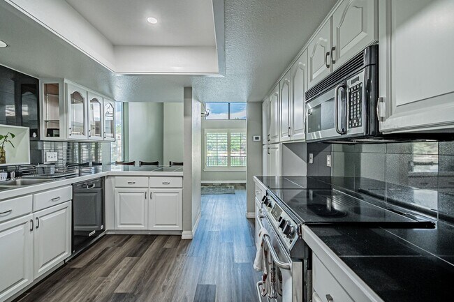 Foto del edificio - 3BD, 2.5BA Arapahoe Lake Park Townhome Nea...