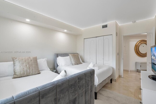 Foto del edificio - 17555 Atlantic Blvd