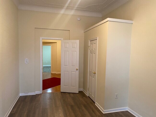 Building Photo - 3322 Auchentoroly Terrace, Unit 1