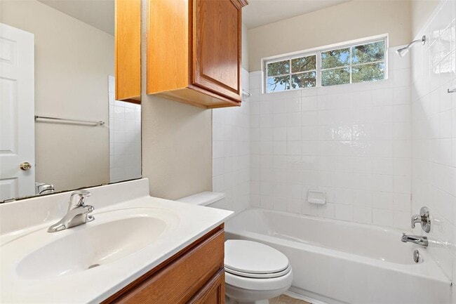 Foto del edificio - 10905 Pratt Ln