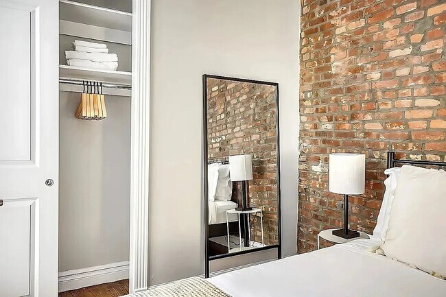 Foto del edificio - 202 E 13th St