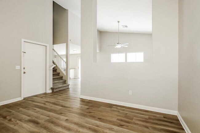 Foto del edificio - 668 E Colt Ct