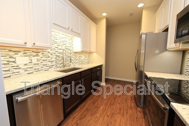 Foto del edificio - 8227 Martello Ln