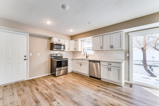 Building Photo - 307 N Willow Dr