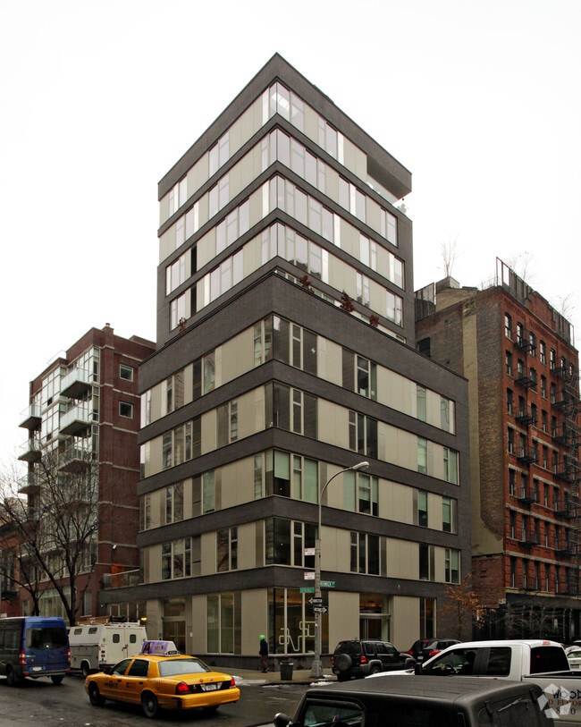Primary Photo - 304 Spring St