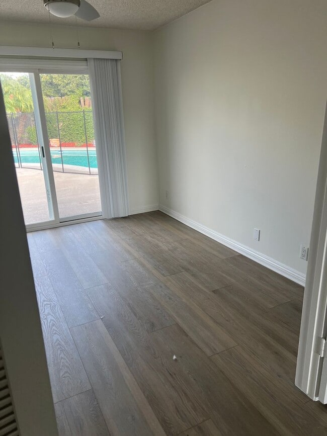 Building Photo - Moffett tract 5 bedroom home with pool in cul-de-sac