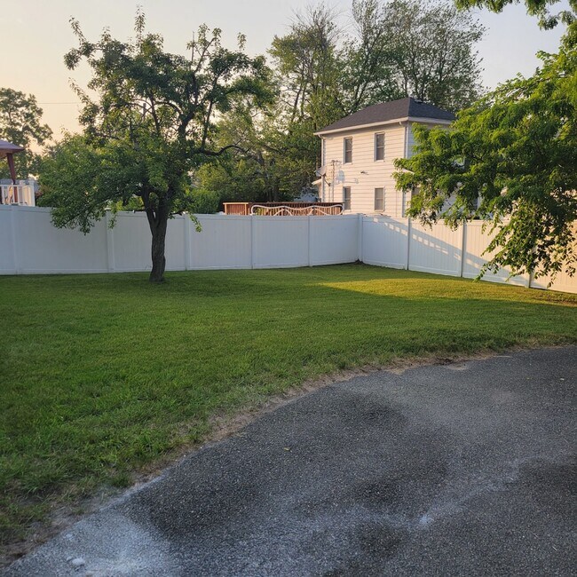 Patio - 279 Nottingham St