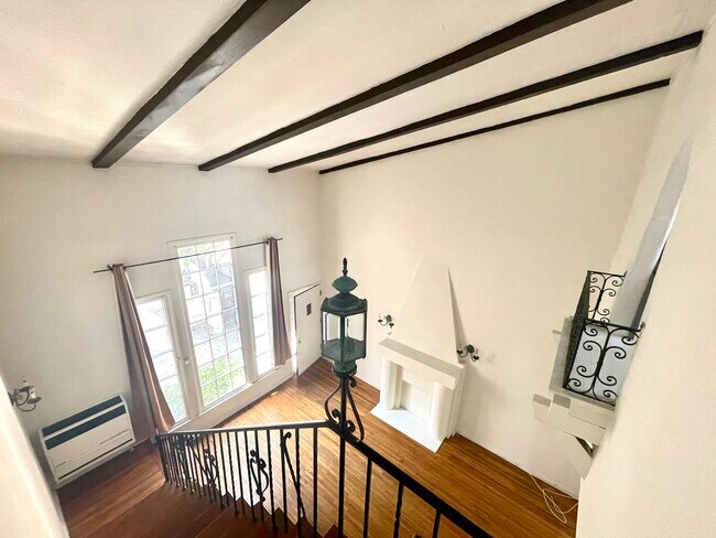 Foto del edificio - 226 S Fuller Ave