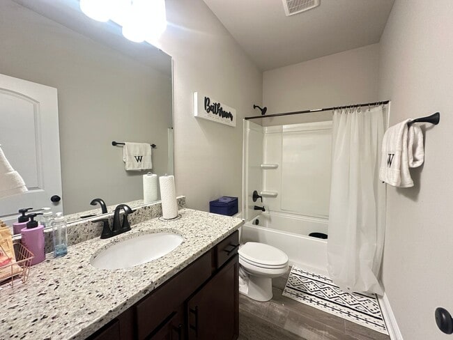 Foto del edificio - TRINITY BLUFF-BUILT IN 2023-NORTH SHREVEPORT-BLANCHARD