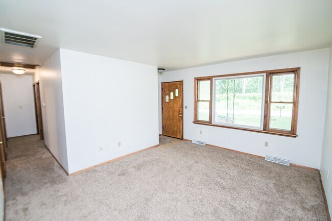 Foto del edificio - 3 bed 1 bath Duplex in Portage