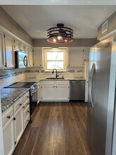 Building Photo - 305 SE 2 St