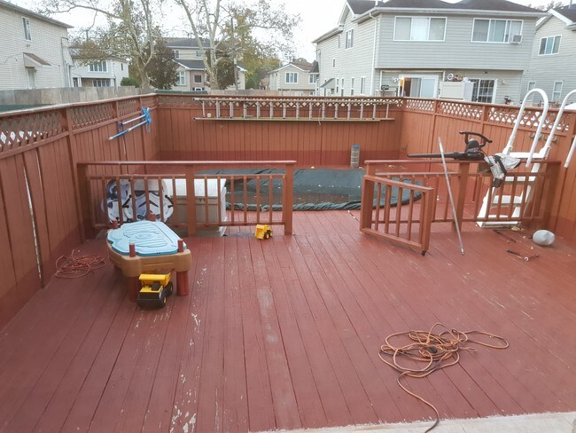 Building Photo - 122 Sommer Ave