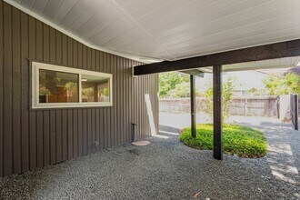 Building Photo - 9106 Bonhomme Rd