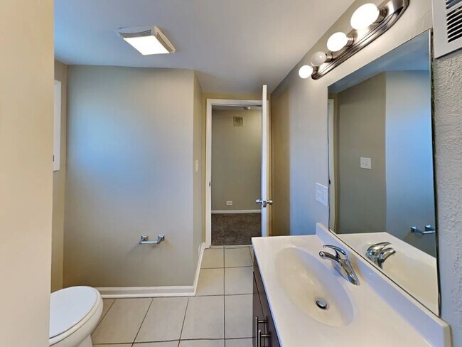 Building Photo - 1702 N 38th Ave